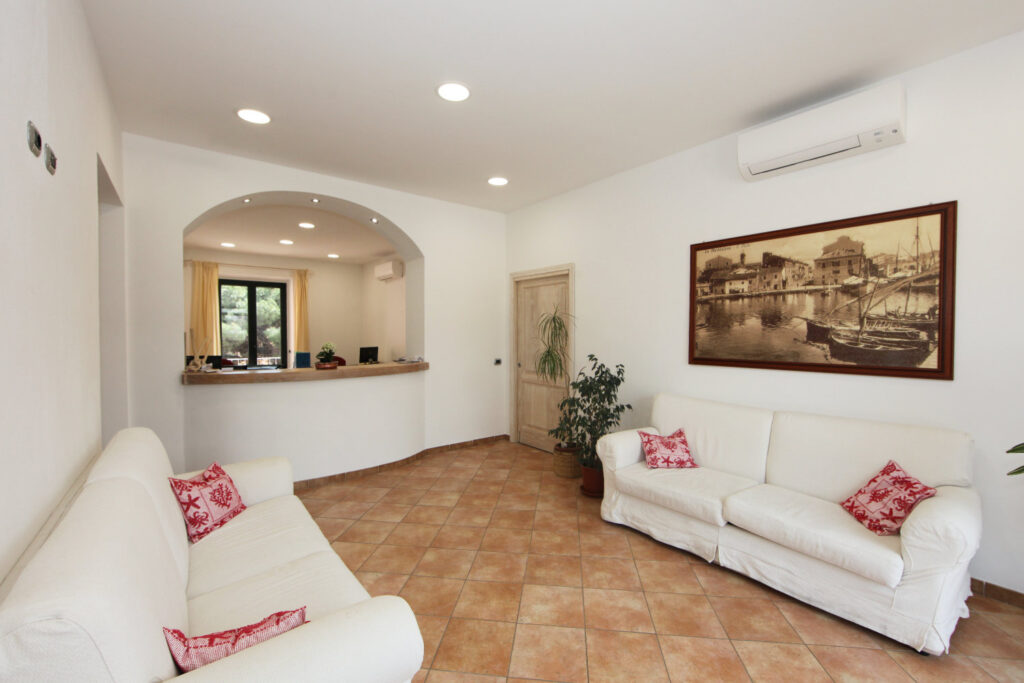 Guest_House_Villabianca_02_GHVB_Reception_rHD