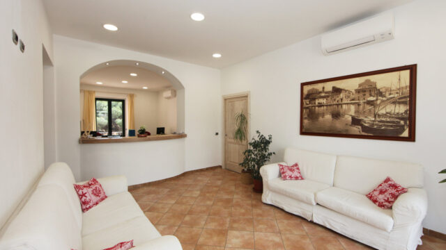 Guest_House_Villabianca_02_GHVB_Reception_rHD