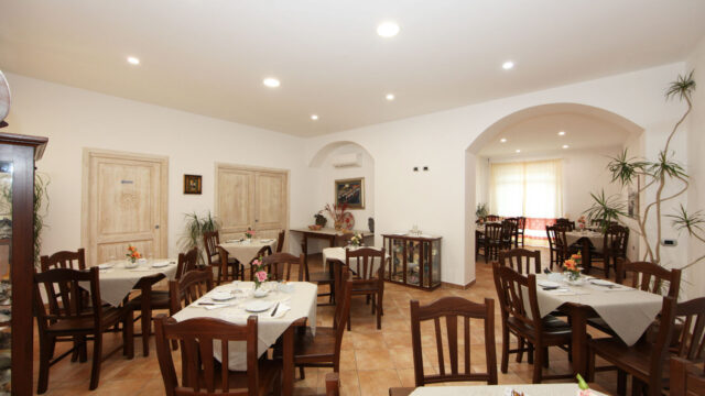 Guest_House_Villabianca_04_GHVB_SalaColazioni_rHD