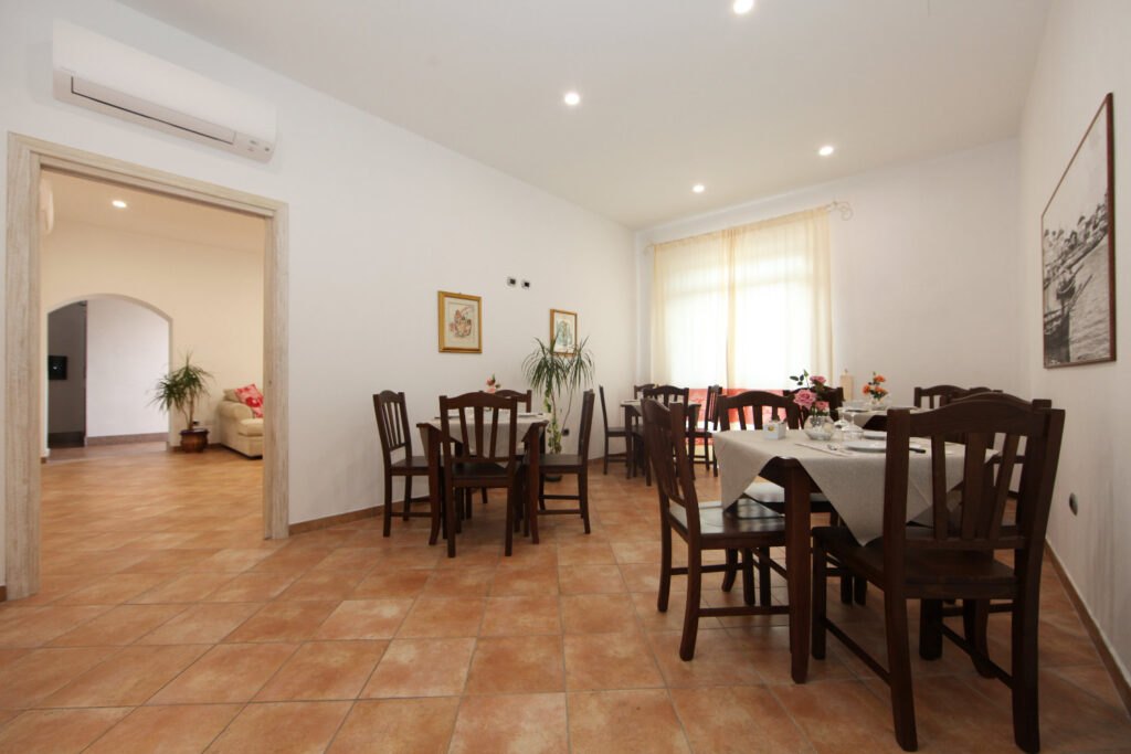 Guest_House_Villabianca_05_GHVB_SalaColazioni_rHD