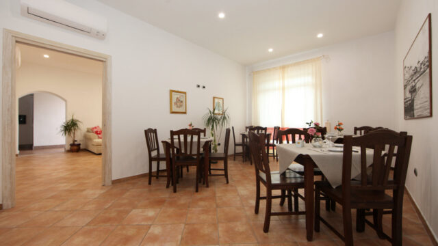 Guest_House_Villabianca_05_GHVB_SalaColazioni_rHD