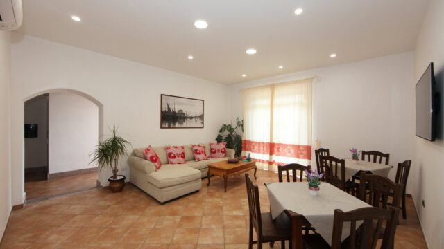 Guest_House_Villabianca_06_GHVB_SalaTV_rHD