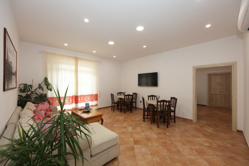 Guest_House_Villabianca_07_GHVB_SalaTV_rHD