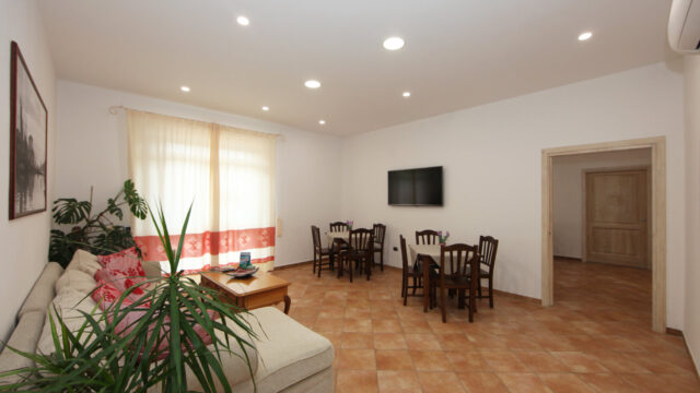 Guest_House_Villabianca_07_GHVB_SalaTV_rHD