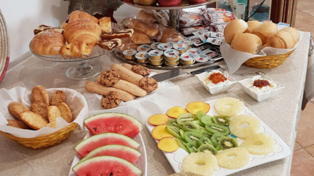 Guest_House_Villabianca_10_GHVB_Colazioni_rHD