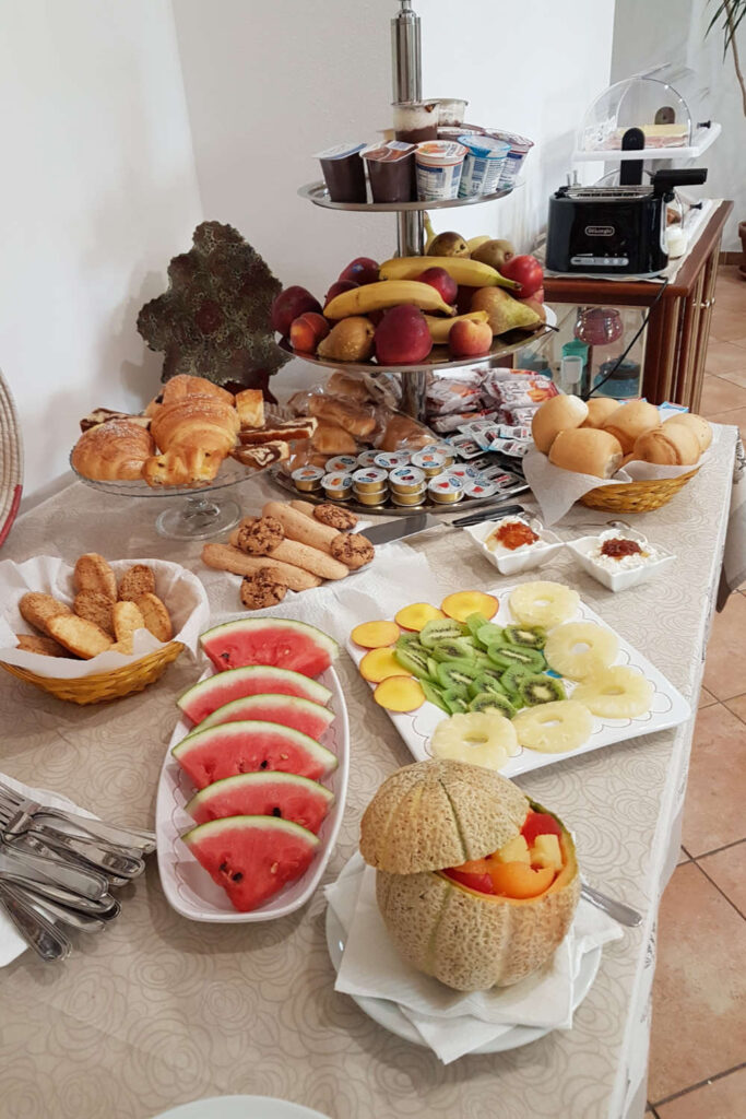 Guest_House_Villabianca_10_GHVB_Colazioni_rHD