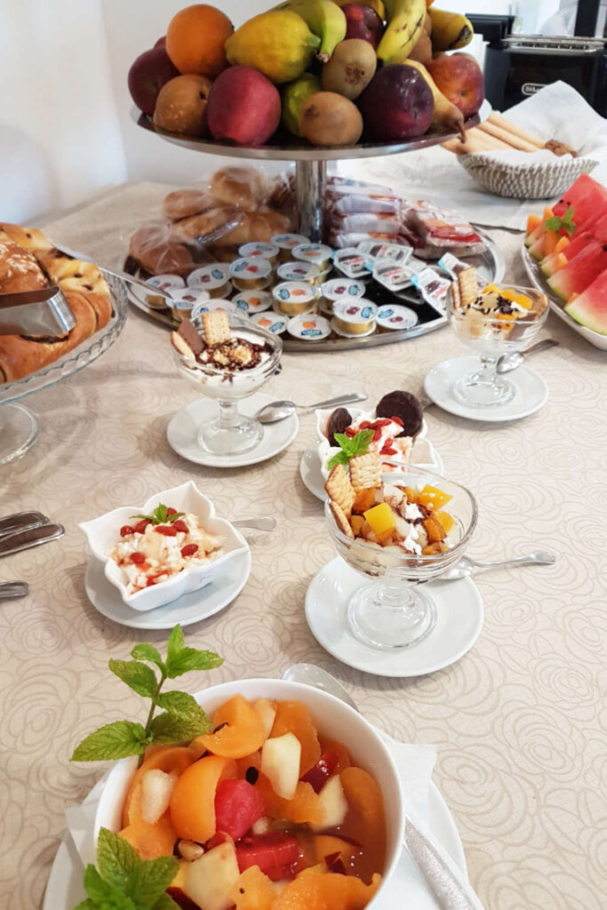 Guest_House_Villabianca_11_GHVB_Colazioni_rHD